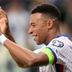 Mbappe cân bằng thành tích ghi bàn của Henry