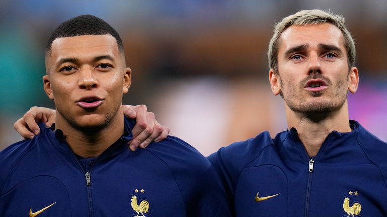 Mbappe làm đội trưởng, Griezmann thừa nhận ‘khó nuốt’