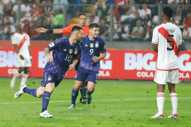 Messi bùng nổ, Argentina tiếp tục thăng hoa