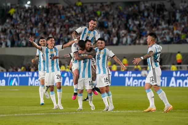 Messi bùng nổ trong thắng lợi của Argentina