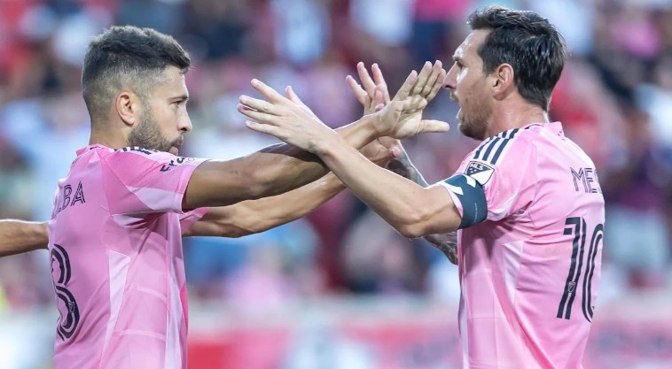 Messi chia sẻ nghẹn ngào khi biết Alba giải nghệ