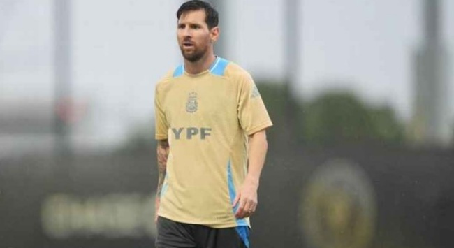 Messi hội quân trở lại cùng tuyển Argentina
