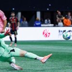 Messi lập siêu phẩm solo, Miami vươn lên ngôi đầu MLS