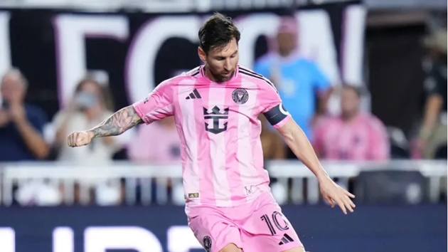 Messi và Ronaldo cùng nổ súng, cuộc đua nghìn bàn nóng trở lại