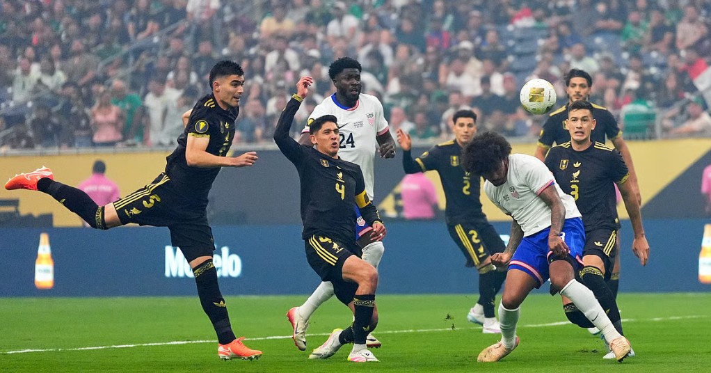 Mexico hạ gục Mỹ, vô địch Cúp Vàng CONCACAF