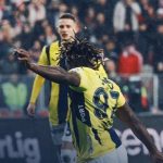Mourinho bất lực khi Fenerbahce thủng lưới phút cuối