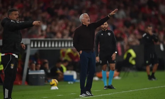 Mourinho cảnh báo Benfica, giữ cường độ trước thử thách Guimaraes