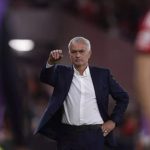 Mourinho dè chừng Famalicao, cảnh báo Benfica về sự tự mãn