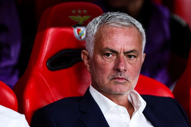 Mourinho đối diện nguy cơ bị Benfica sa thải