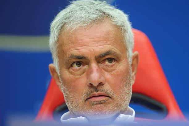 Mourinho được khen là “thiên tài” dù gặp khó vì quyền lực cầu thủ