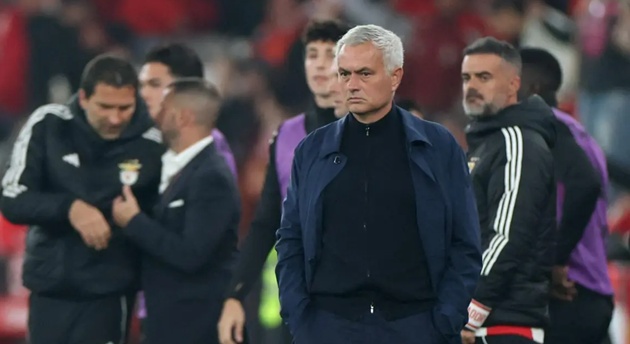 Mourinho hài lòng với Benfica dù hòa Sporting 1-1