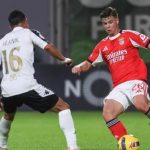 Mourinho kéo dài chuỗi thắng với Benfica