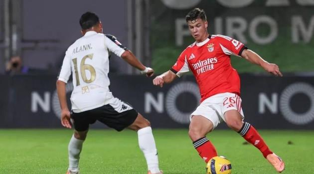 Mourinho kéo dài chuỗi thắng với Benfica