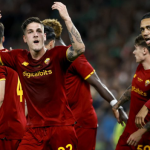 Mourinho làm điều chưa ai làm được ở Roma