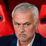 Mourinho nổi giận, thay 4 cầu thủ Benfica ngay sau giờ nghỉ