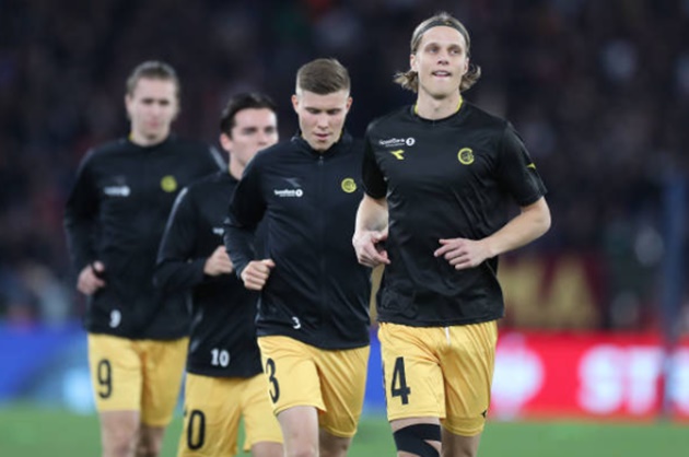 Mourinho phục thù thành công, đưa Roma tiến vào bán kết