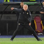 Mourinho tạo cột mốc chưa ai sánh bằng