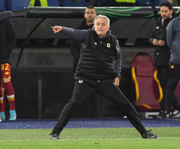 Mourinho tạo cột mốc chưa ai sánh bằng