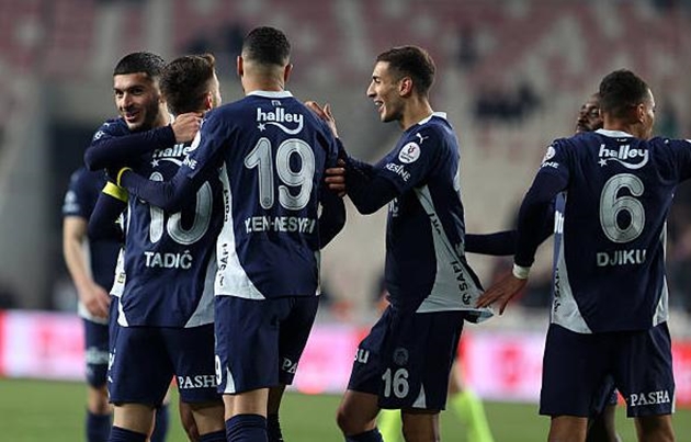 Mourinho thắng 3 trận liên tiếp với Fenerbahce