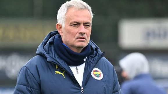Mourinho và cái giá của sự vạ miệng