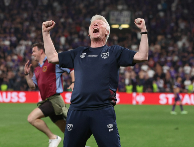 Moyes sao chép màn ăn mừng huyền thoại của Mourinho