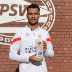 Mục tiêu của M.U, Arsenal hay nhất Eredivisie tháng 9