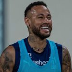 Neymar được mời gọi đến Arsenal