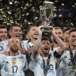 Neymar mỉa mai Messi và đồng đội