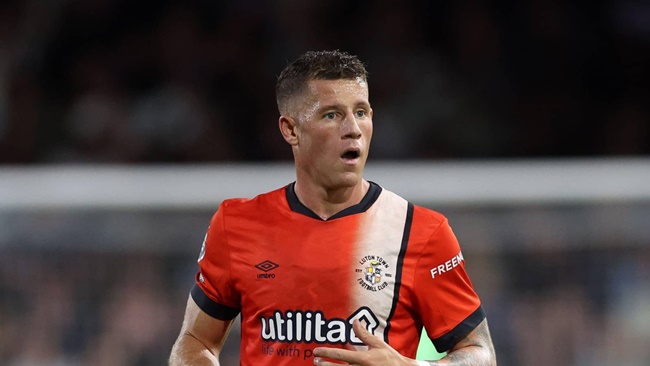 Những ngôi sao bị quên lãng đang tỏa sáng: Cựu sao Arsenal và M.U góp mặt