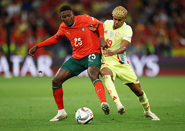 Nuno Mendes: “Tôi đã hóa giải Yamal”