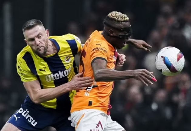 Osimhen tịt ngòi, Fenerbahce của Mourinho đua song mã với Galatasaray