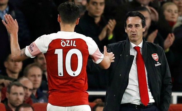 Ozil nói 7 từ đầy tranh cãi, tự đóng sập tương lai của mình ở Emirates