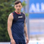 Ozil ra mắt, đội nhà thua thảm 1-7