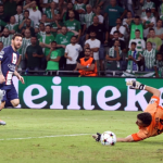 Pedri nhận xét Messi và Ronaldo