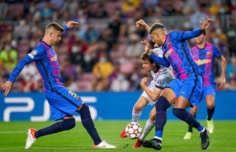 Phản ứng của Muller khi Pique giải nghệ