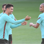 Phản ứng của Ronaldo khi Pepe trở lại