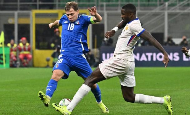 Pháp lôi Italia trở lại mặt đất theo cách thô bạo nhất có thể