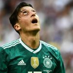 Pique, Scholes và những ngôi sao từ giã đội tuyển sớm