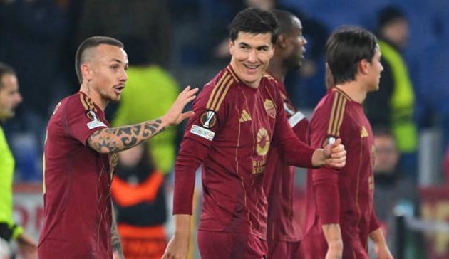 Ranieri và AS Roma giành vé đá play-off; Mourinho cùng Fenerbahce suýt bị loại