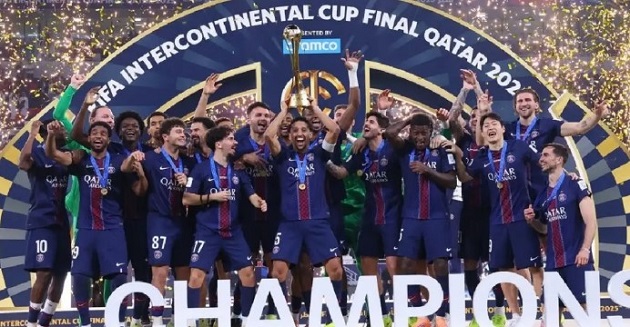 Real Madrid chúc mừng PSG ăn 6: Safonov hóa người hùng