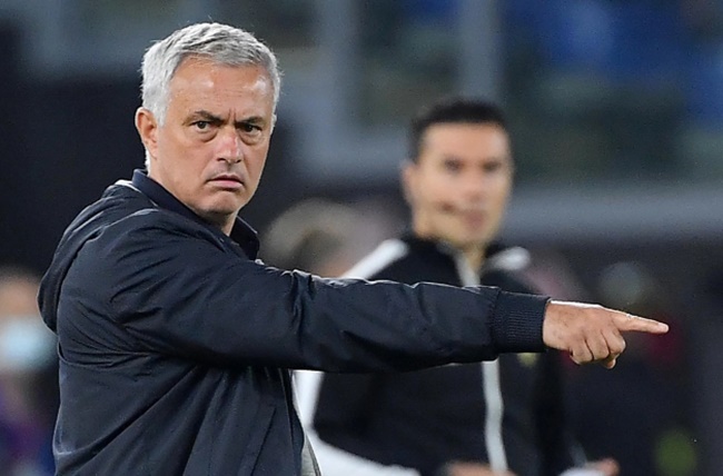 Roma thắng trận, Mourinho tranh thủ đá xoáy Lazio
