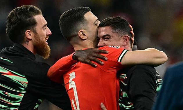 Ronaldo bật khóc sau khi cùng Bồ Đào Nha vô địch Nations League