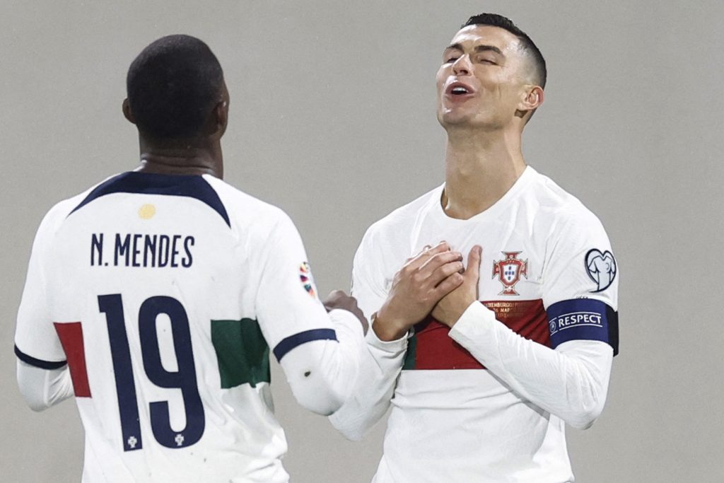 Ronaldo: Chống lại tất cả để hồi sinh