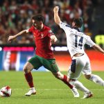 Ronaldo gánh cả Bồ Đào Nha trên vai