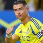 Ronaldo kiếm tiền khủng, bỏ xa Messi