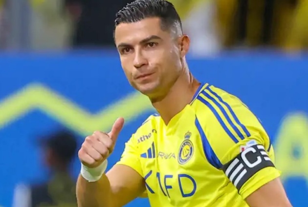 Ronaldo kiếm tiền khủng, bỏ xa Messi