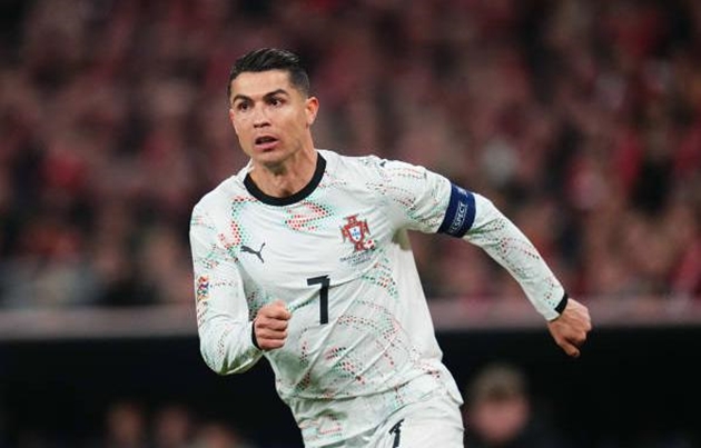 Ronaldo lên tiếng về màn ăn mừng gây tranh cãi của Hojlund