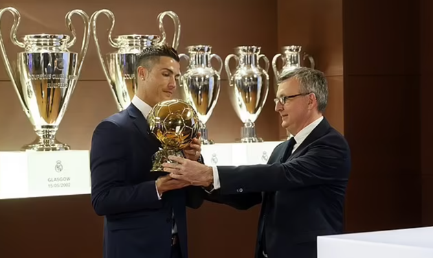Ronaldo: “Ông ấy lợi dụng tên tuổi của tôi để PR cho bản thân”