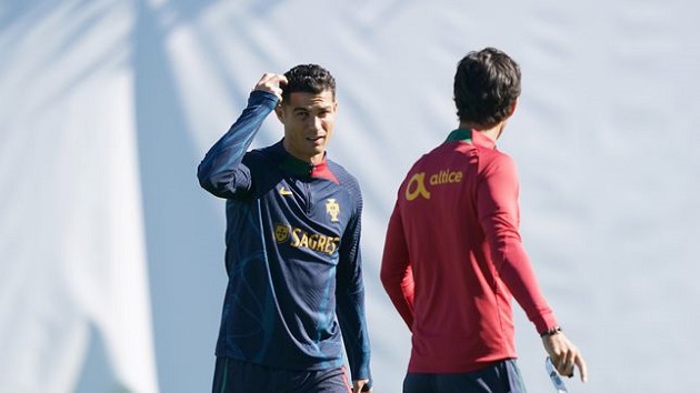 Ronaldo vô hại, Bồ Đào Nha bị loại trong gang tấc