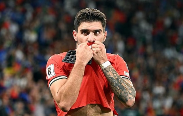 Ruben Neves cứu lấy ngày thi đấu đáng quên của Ronaldo